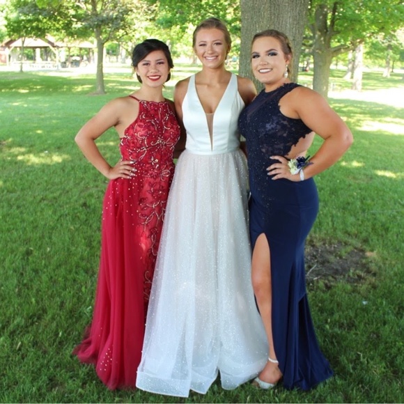 La Femme Prom Dress - Picture 4 of 6